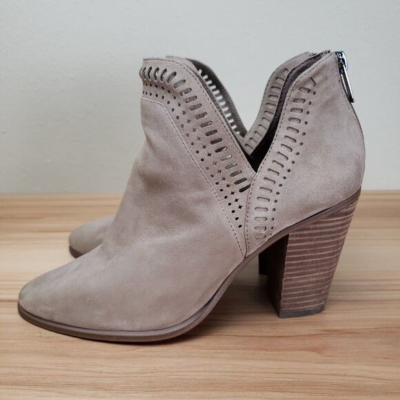 Vince Camuto Shoes - Vince Camuto Womens Beige Suede Round Toe Block Heels Ankle Booties Size 9.5 M